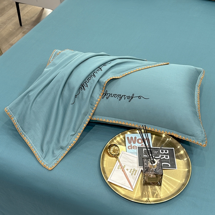 91家纺网 家纺一手货源 找家纺 2025新款13374全棉母婴级贝壳绣宽边枕套纯色刺绣三角针四件套全棉贡缎新疆长绒字母款 贝壳绣-摩卡绿