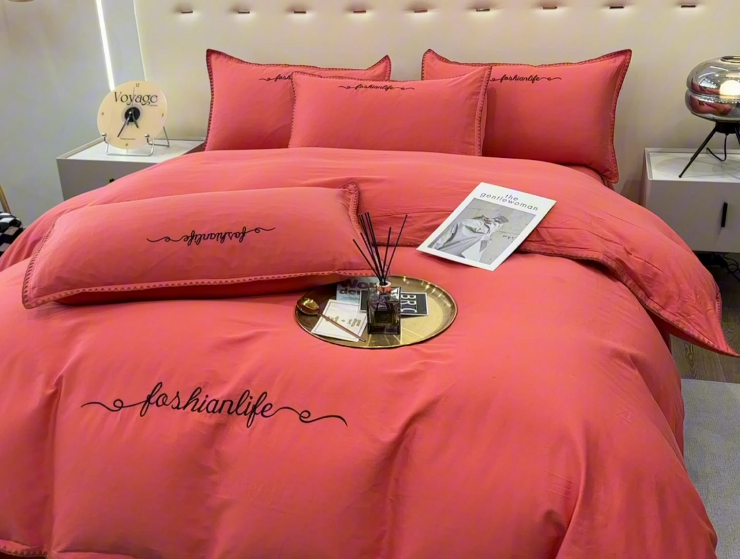 91家纺网 家纺一手货源 找家纺 2025新款13374全棉母婴级贝壳绣宽边枕套纯色刺绣三角针四件套全棉贡缎新疆长绒字母款 贝壳绣-宝石红