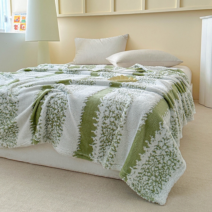 91家纺网 家纺一手货源 找家纺 枋梢家纺 2025新款ins风条纹阳离子提花保暖毛毯 绿影