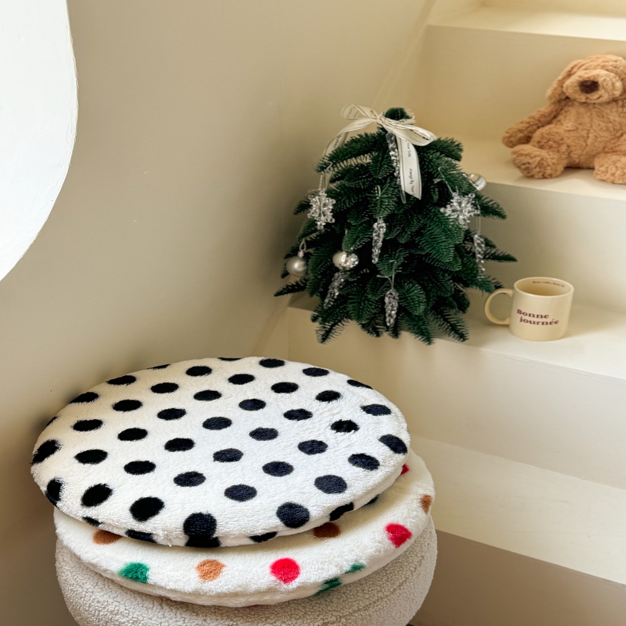 91家纺网 家纺一手货源 找家纺 （总）美茉家居 2025新款兔毛绒波点坐垫