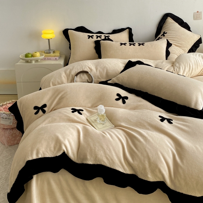 91家纺网 家纺一手货源 找家纺 梦莱斯2025新款黑边绣花牛奶绒四件套 蝴蝶结-咖