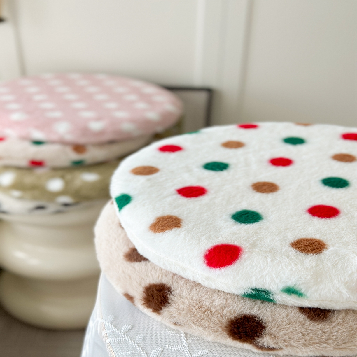 91家纺网 家纺一手货源 找家纺 （总）美茉家居 2025新款兔毛绒波点坐垫