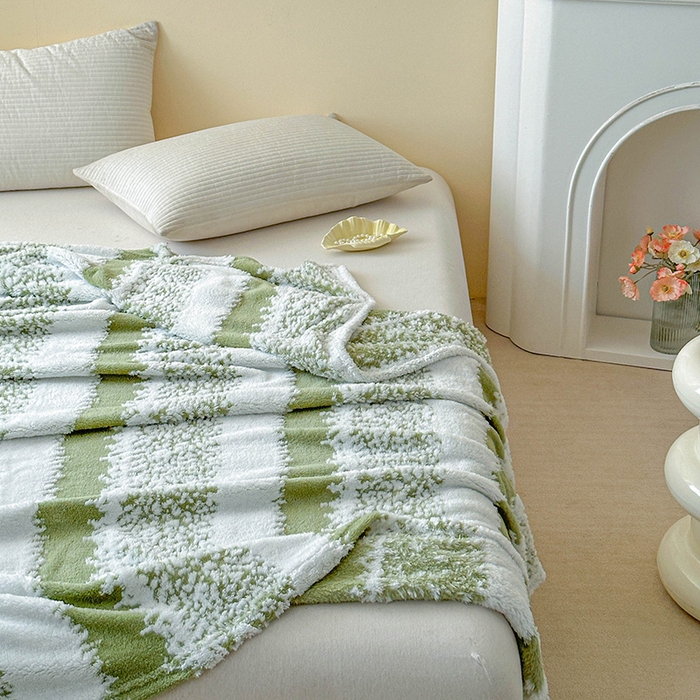 91家纺网 家纺一手货源 找家纺 枋梢家纺 2025新款ins风条纹阳离子提花保暖毛毯 绿影