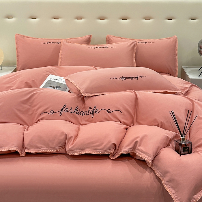 91家纺网 家纺一手货源 找家纺 2025新款13374全棉母婴级贝壳绣宽边枕套纯色刺绣三角针四件套全棉贡缎新疆长绒字母款 贝壳绣-奶油粉