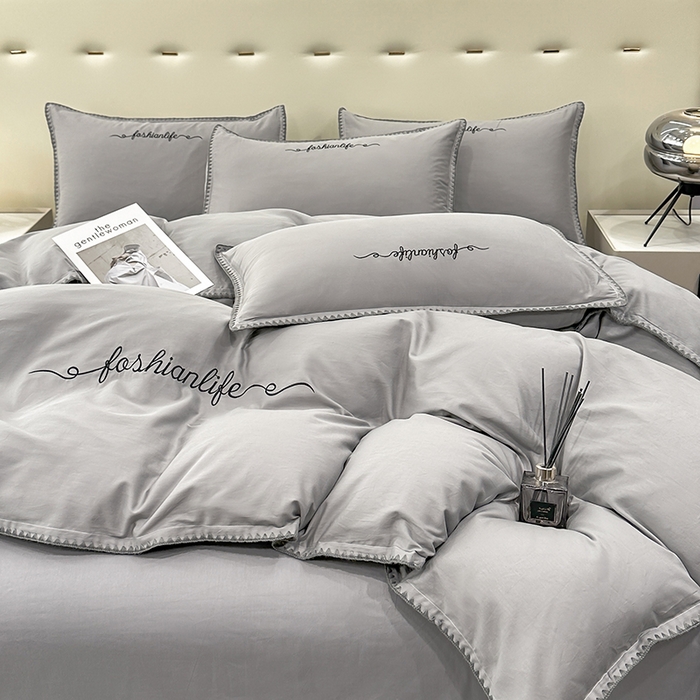 91家纺网 家纺一手货源 找家纺 2025新款13374全棉母婴级贝壳绣宽边枕套纯色刺绣三角针四件套全棉贡缎新疆长绒字母款 贝壳绣-绅士灰