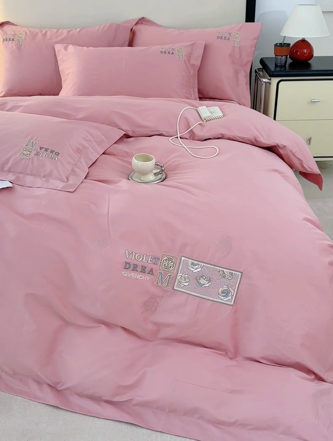 91家纺网 家纺一手货源 找家纺 优姿家纺2025新品高端加密全棉100支绣花宽边四件套 玫瑰花簇粉色