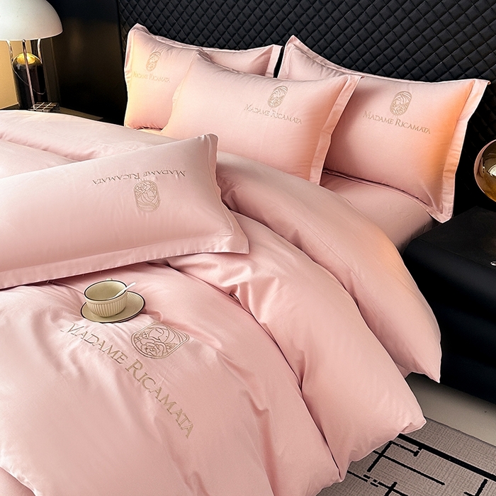 91家纺网 家纺一手货源 找家纺 梦莱斯2025新款长绒棉刺绣轻奢系列四件套 月夕粉