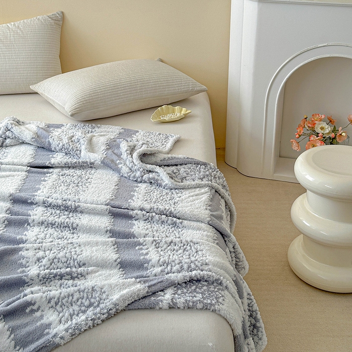 91家纺网 家纺一手货源 找家纺 （总）枋梢家纺 2025新款ins风条纹阳离子提花保暖毛毯