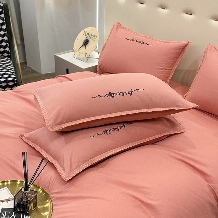 91家纺网 家纺一手货源 找家纺 2025新款13374全棉母婴级贝壳绣宽边枕套纯色刺绣三角针四件套全棉贡缎新疆长绒字母款 贝壳绣-奶油粉