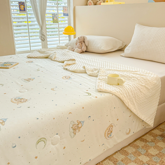 91家纺网 家纺一手货源 找家纺 米可 2025新款A类凉感丝冰豆豆夏凉被 月亮兔-米色