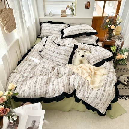 91家纺网 家纺一手货源 找家纺 芷凡家纺 2025新款皱皱云感棉赫本风韩式花边四件套 藤语花