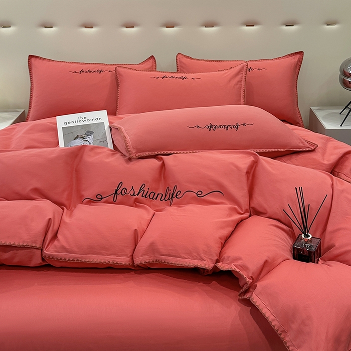 91家纺网 家纺一手货源 找家纺 （总）2025新款13374全棉母婴级贝壳绣宽边枕套纯色刺绣三角针四件套全棉贡缎新疆长绒字母款