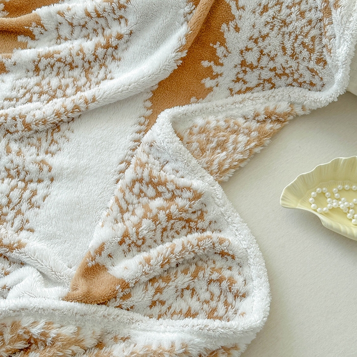 91家纺网 家纺一手货源 找家纺 枋梢家纺 2025新款ins风条纹阳离子提花保暖毛毯 暖棕