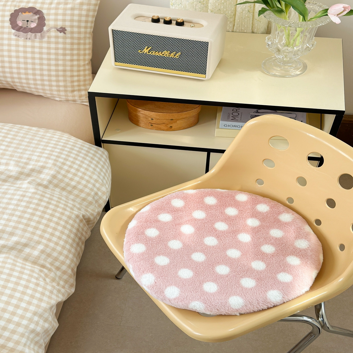 91家纺网 家纺一手货源 找家纺 美茉家居 2025新款兔毛绒波点坐垫 白波粉