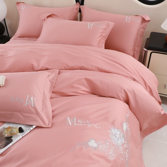 91家纺网 家纺一手货源 找家纺 优姿家纺2025新品高端加密全棉100支绣花宽边四件套 淡雅生活-粉色