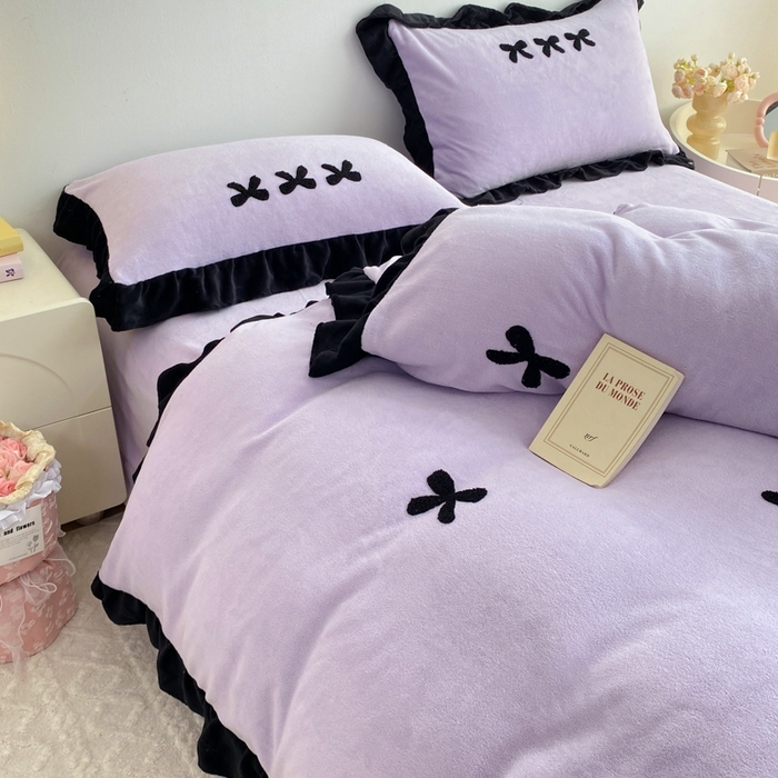 91家纺网 家纺一手货源 找家纺 梦莱斯2025新款黑边绣花牛奶绒四件套 蝴蝶结-紫