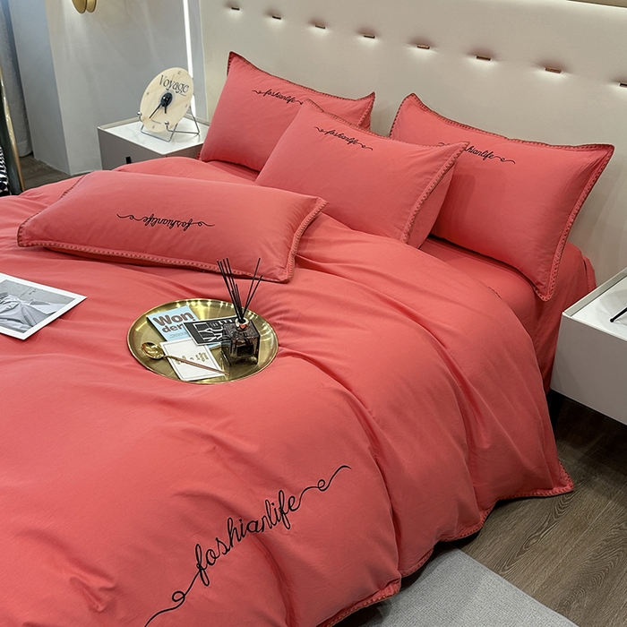 91家纺网 家纺一手货源 找家纺 2025新款13374全棉母婴级贝壳绣宽边枕套纯色刺绣三角针四件套全棉贡缎新疆长绒字母款 贝壳绣-宝石红