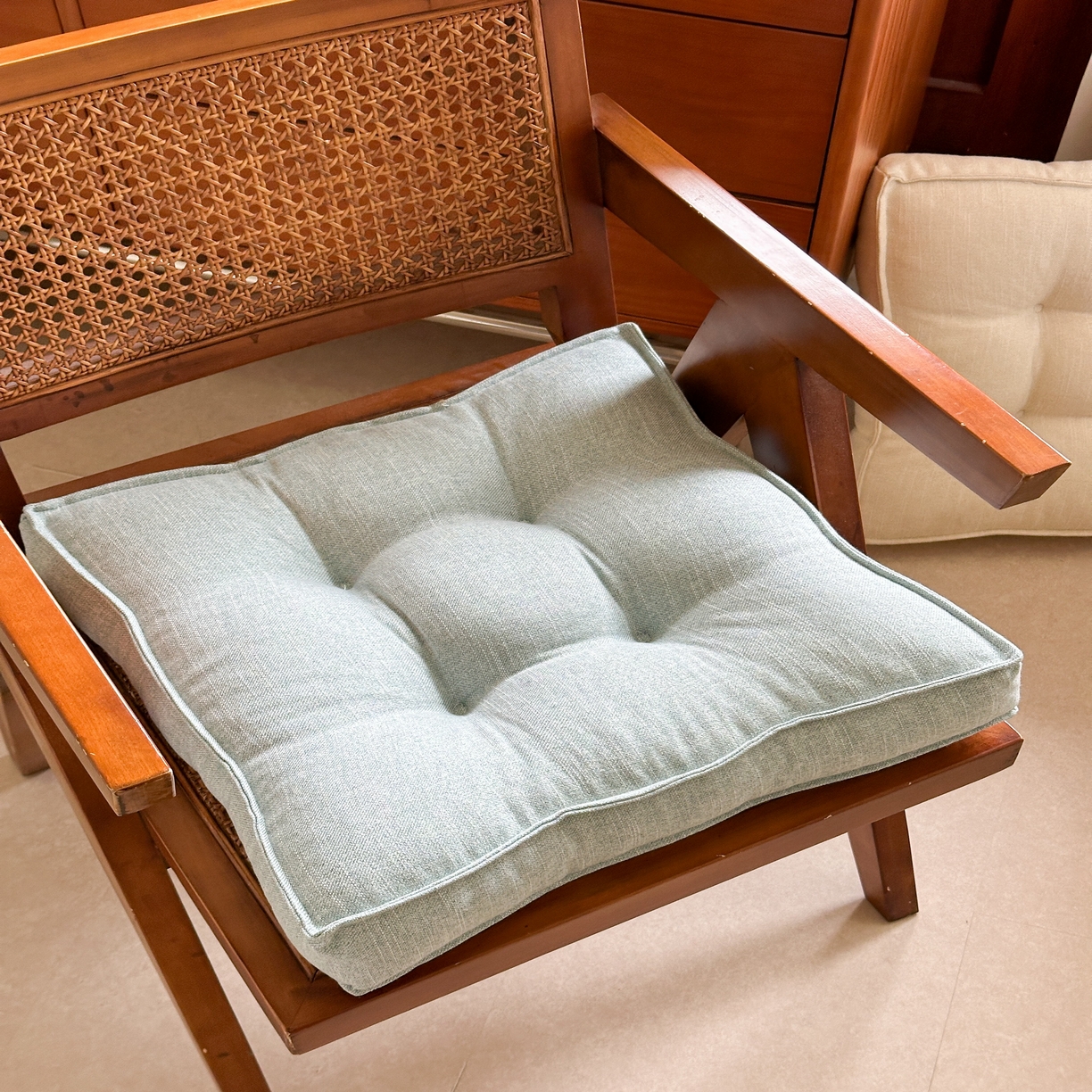 91家纺网 家纺一手货源 找家纺 美茉家居 2025新款棉麻面包坐垫 湖蓝