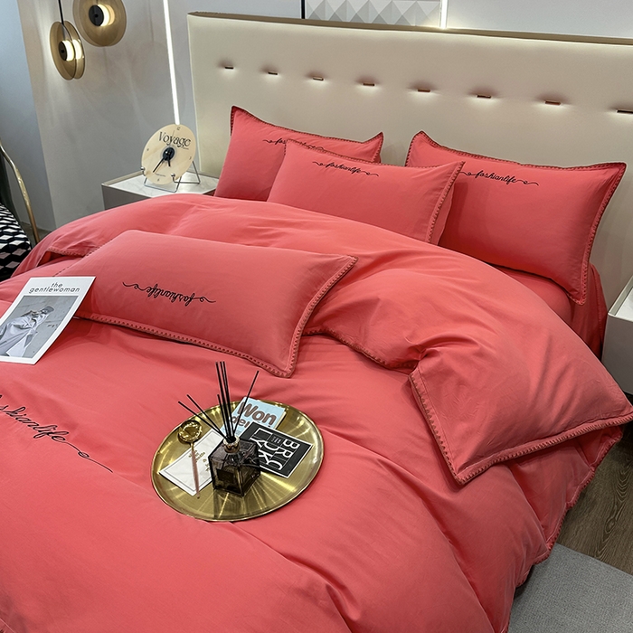 91家纺网 家纺一手货源 找家纺 （总）2025新款13374全棉母婴级贝壳绣宽边枕套纯色刺绣三角针四件套全棉贡缎新疆长绒字母款