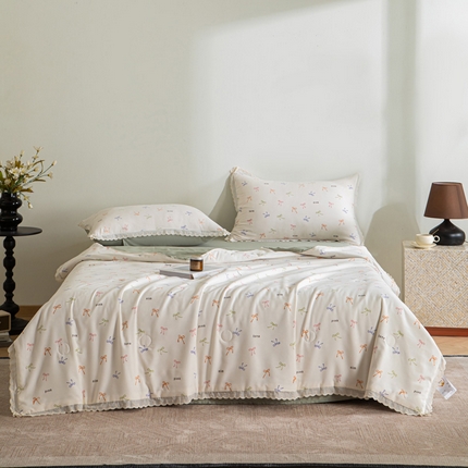 91家纺网 家纺一手货源 找家纺 玛德琳 2025新款双层纱大豆夏凉被空调被夏被四件套 五彩蝴蝶结