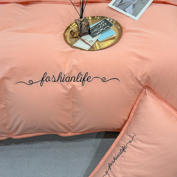 91家纺网 家纺一手货源 找家纺 2025新款13374全棉母婴级贝壳绣宽边枕套纯色刺绣三角针四件套全棉贡缎新疆长绒字母款 贝壳绣-玉颜粉