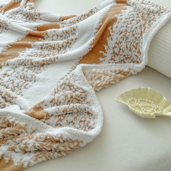 91家纺网 家纺一手货源 找家纺 枋梢家纺 2025新款ins风条纹阳离子提花保暖毛毯 暖棕