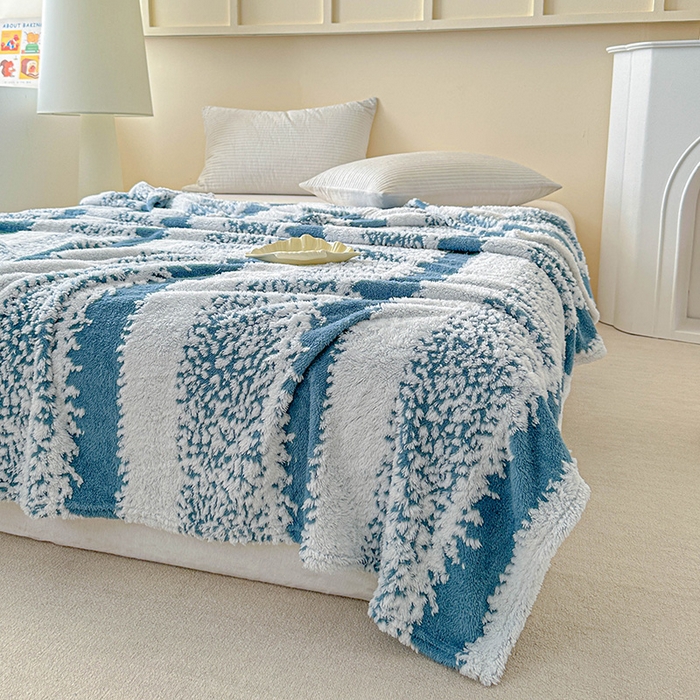 91家纺网 家纺一手货源 找家纺 枋梢家纺 2025新款ins风条纹阳离子提花保暖毛毯 蓝韵