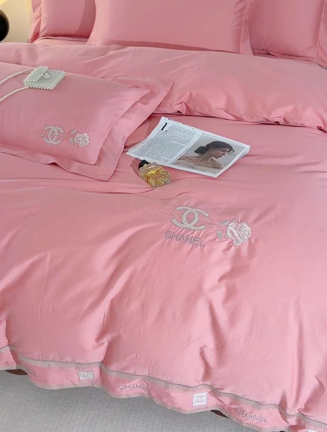 91家纺网 家纺一手货源 找家纺 优姿家纺2025新品高端加密全棉100支绣花宽边四件套 奢侈生活-粉色