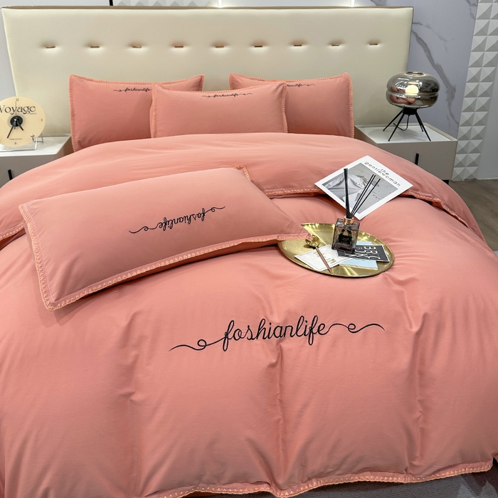 91家纺网 家纺一手货源 找家纺 2025新款13374全棉母婴级贝壳绣宽边枕套纯色刺绣三角针四件套全棉贡缎新疆长绒字母款 贝壳绣-奶油粉