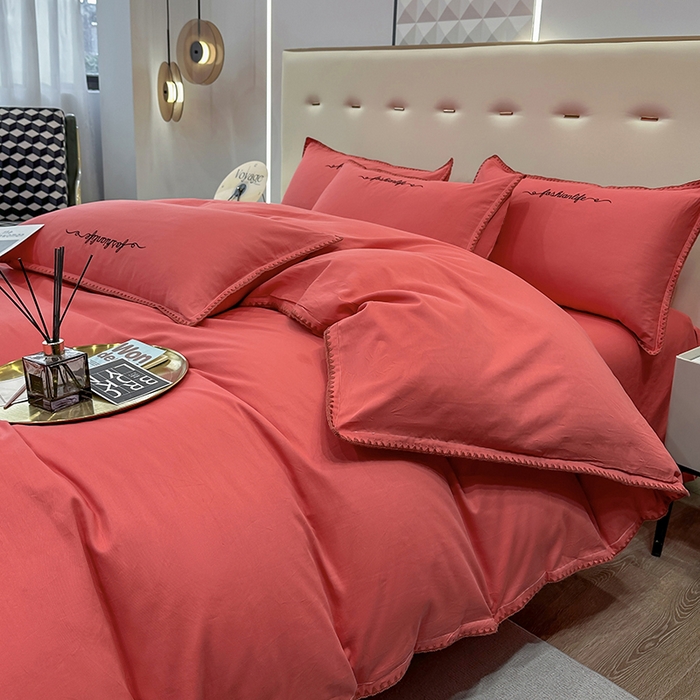 91家纺网 家纺一手货源 找家纺 （总）2025新款13374全棉母婴级贝壳绣宽边枕套纯色刺绣三角针四件套全棉贡缎新疆长绒字母款