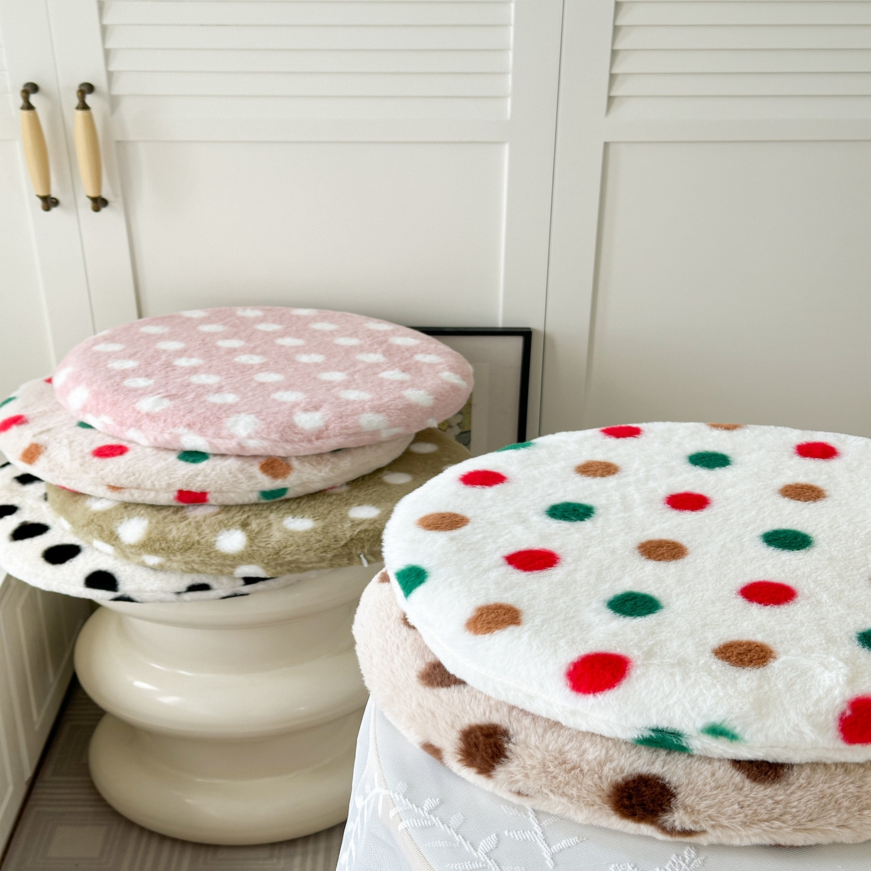 91家纺网 家纺一手货源 找家纺 （总）美茉家居 2025新款兔毛绒波点坐垫