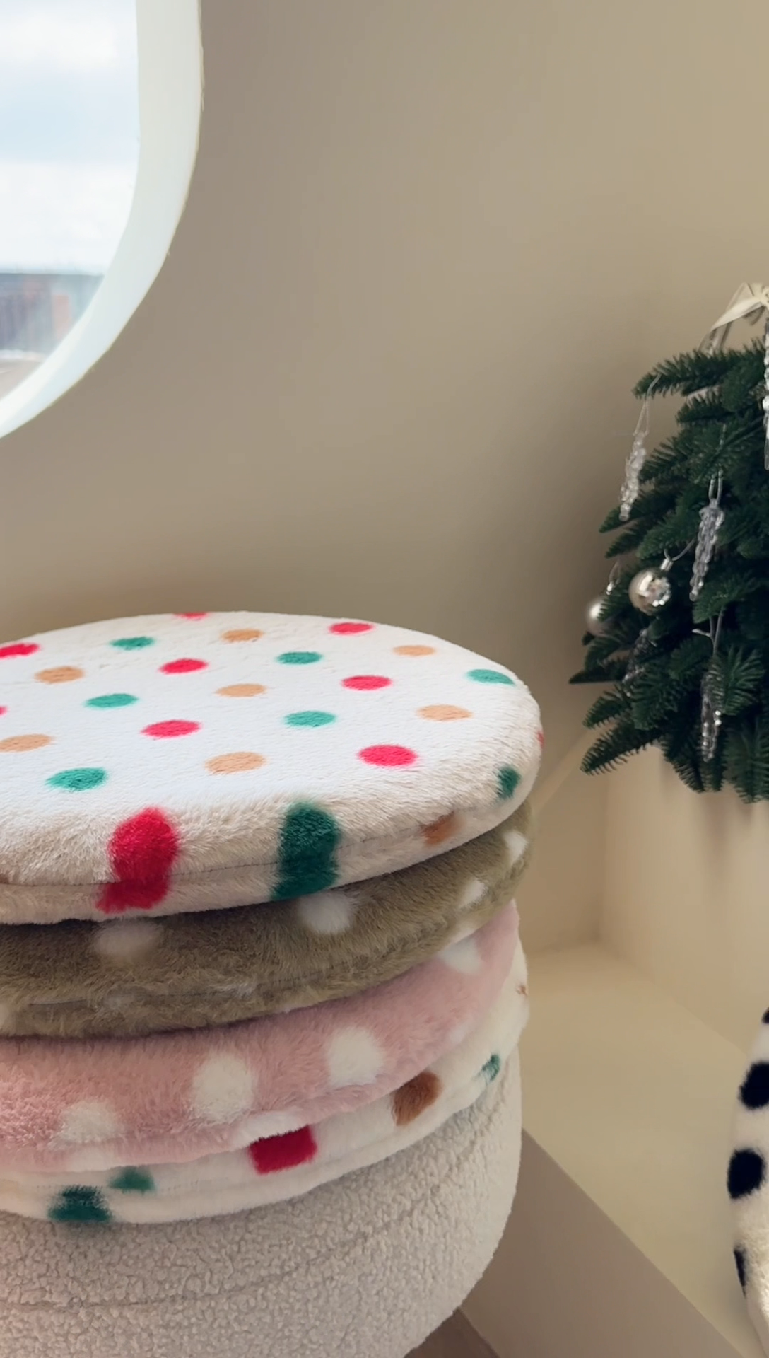 91家纺网 家纺一手货源 找家纺 （总）美茉家居 2025新款兔毛绒波点坐垫