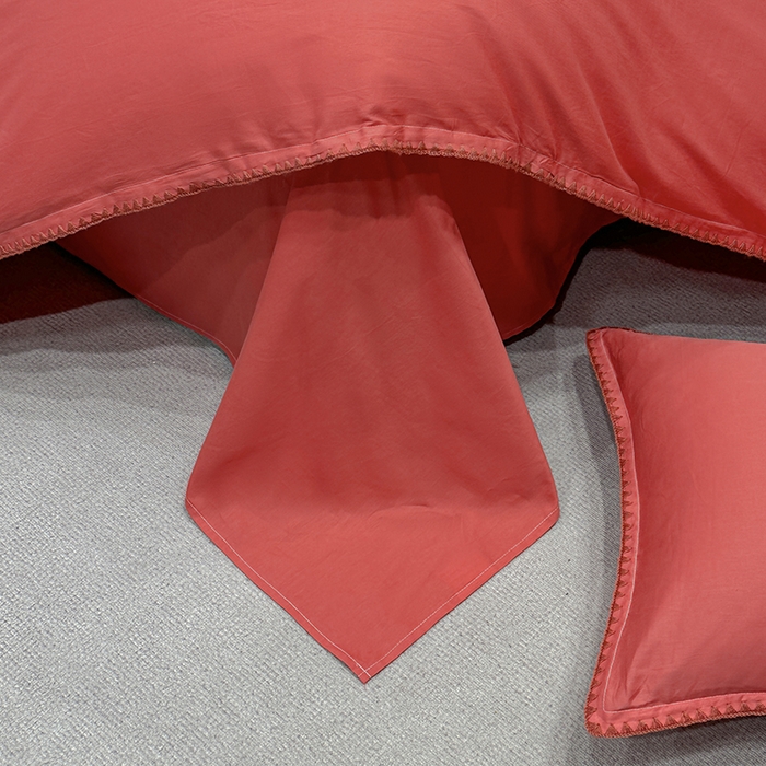 91家纺网 家纺一手货源 找家纺 （总）2025新款13374全棉母婴级贝壳绣宽边枕套纯色刺绣三角针四件套全棉贡缎新疆长绒字母款