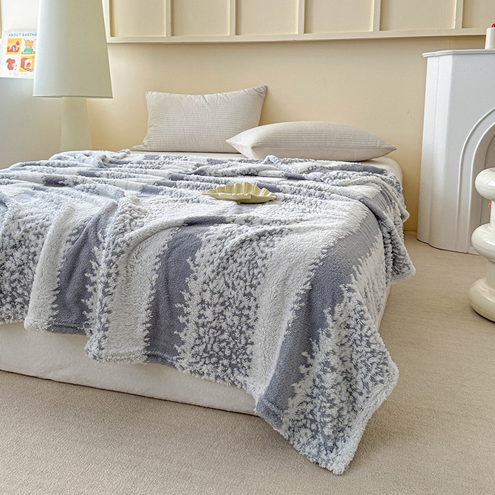 91家纺网 家纺一手货源 找家纺 （总）枋梢家纺 2025新款ins风条纹阳离子提花保暖毛毯