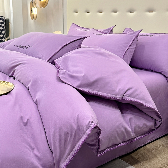 91家纺网 家纺一手货源 找家纺 2025新款13374全棉母婴级贝壳绣宽边枕套纯色刺绣三角针四件套全棉贡缎新疆长绒字母款 贝壳绣-典雅紫