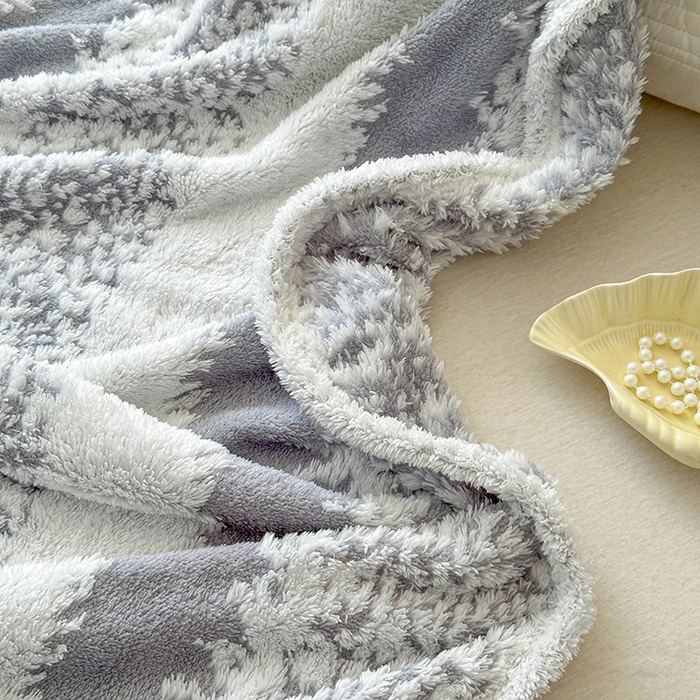 91家纺网 家纺一手货源 找家纺 （总）枋梢家纺 2025新款ins风条纹阳离子提花保暖毛毯