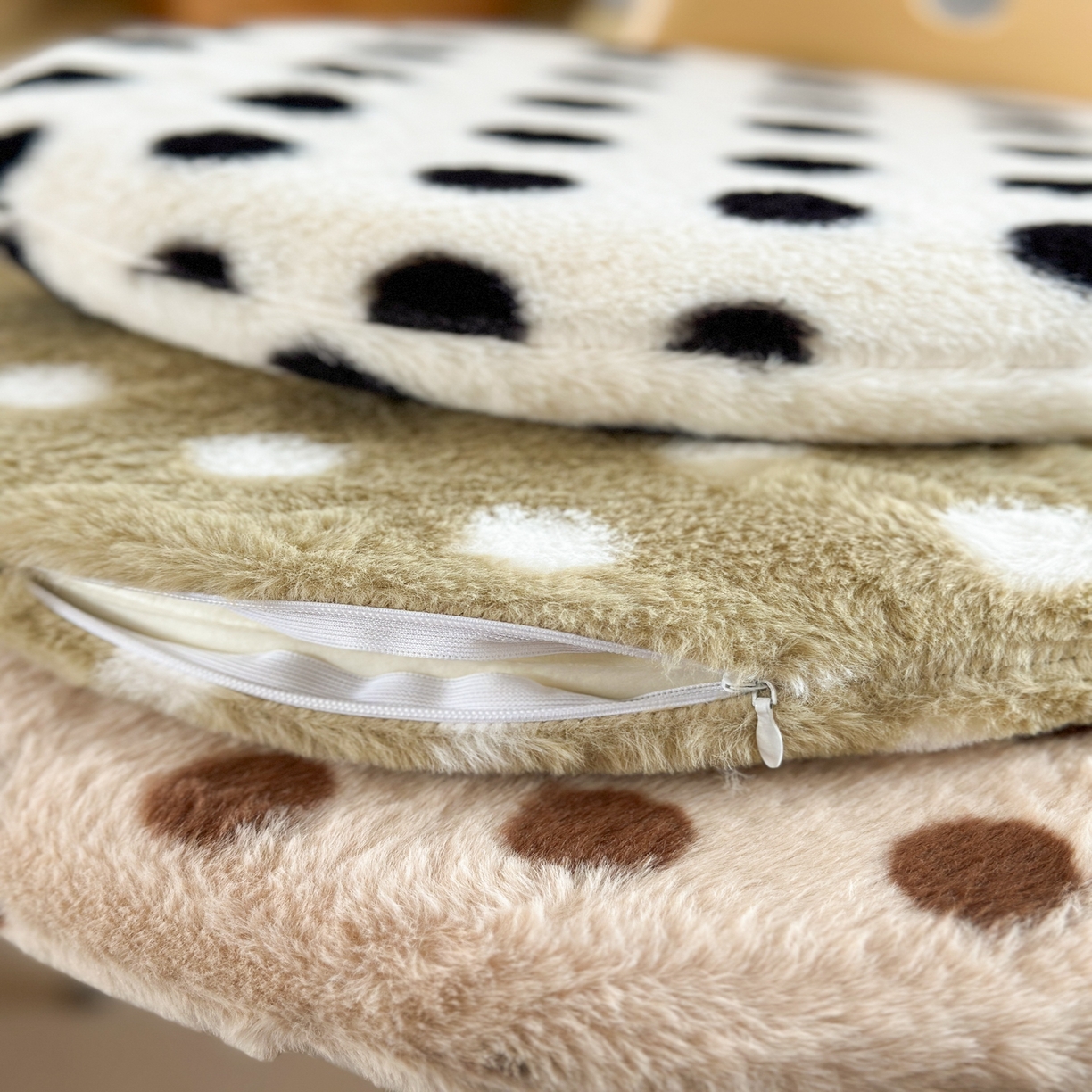 91家纺网 家纺一手货源 找家纺 （总）美茉家居 2025新款兔毛绒波点坐垫