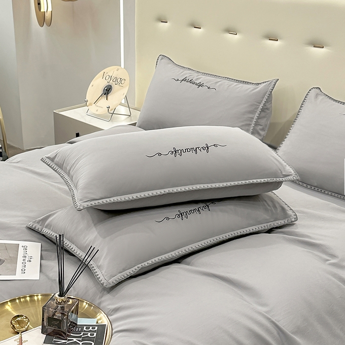91家纺网 家纺一手货源 找家纺 2025新款13374全棉母婴级贝壳绣宽边枕套纯色刺绣三角针四件套全棉贡缎新疆长绒字母款 贝壳绣-绅士灰