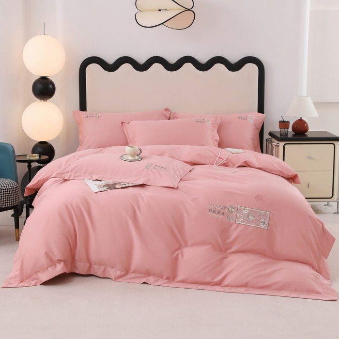 91家纺网 家纺一手货源 找家纺 优姿家纺2025新品高端加密全棉100支绣花宽边四件套 玫瑰花簇粉色