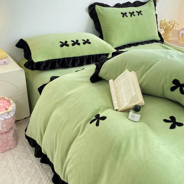 91家纺网 家纺一手货源 找家纺 梦莱斯2025新款黑边绣花牛奶绒四件套 蝴蝶结-绿