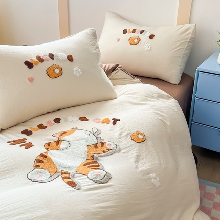 青螺家纺 2025春夏新款云朵棉毛巾绣卡通可爱三件套四件套学生套件 困困猫 米咖