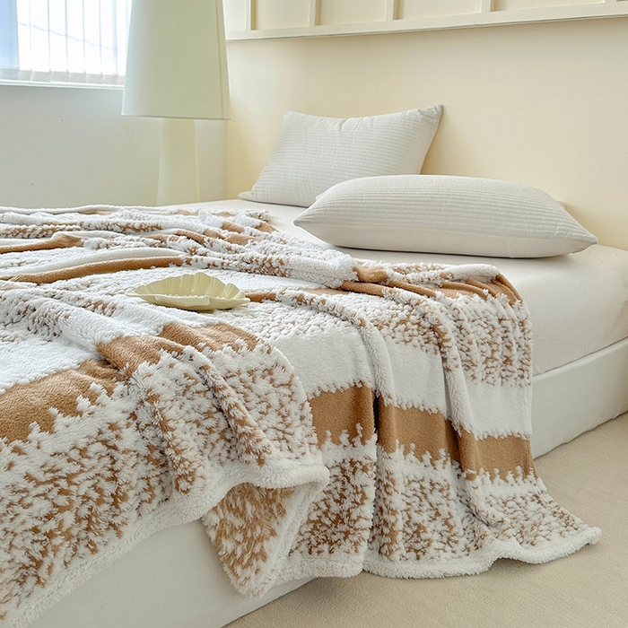 91家纺网 家纺一手货源 找家纺 枋梢家纺 2025新款ins风条纹阳离子提花保暖毛毯 暖棕