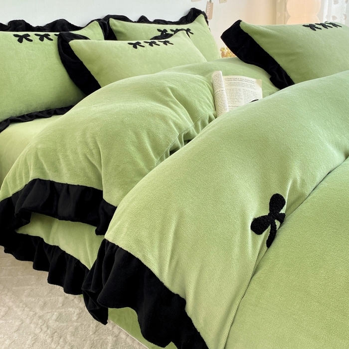 91家纺网 家纺一手货源 找家纺 梦莱斯2025新款黑边绣花牛奶绒四件套 蝴蝶结-绿