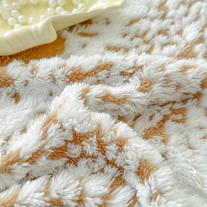 91家纺网 家纺一手货源 找家纺 枋梢家纺 2025新款ins风条纹阳离子提花保暖毛毯 暖棕