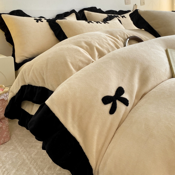 91家纺网 家纺一手货源 找家纺 梦莱斯2025新款黑边绣花牛奶绒四件套 蝴蝶结-咖
