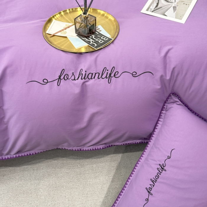 91家纺网 家纺一手货源 找家纺 2025新款13374全棉母婴级贝壳绣宽边枕套纯色刺绣三角针四件套全棉贡缎新疆长绒字母款 贝壳绣-典雅紫