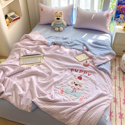 91家纺网 家纺一手货源 找家纺 N先生+V 13814689556 发大图/买家秀 2025新款超柔水洗棉贴布绣夏被夏凉被空调被-微笑狗狗系列 微笑狗狗夏被-粉格