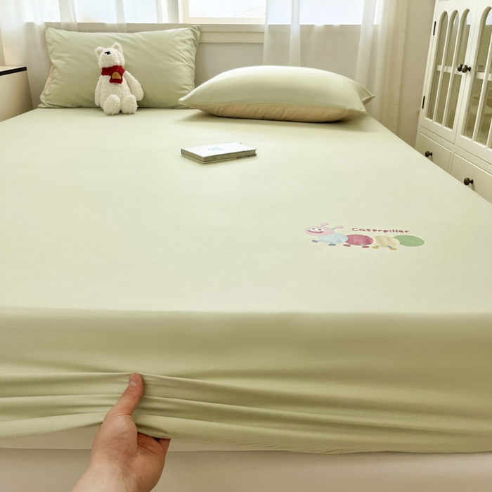 91家纺网 家纺一手货源 找家纺 泽西2025新品全棉卡通床笠 淘气虫-橄榄绿