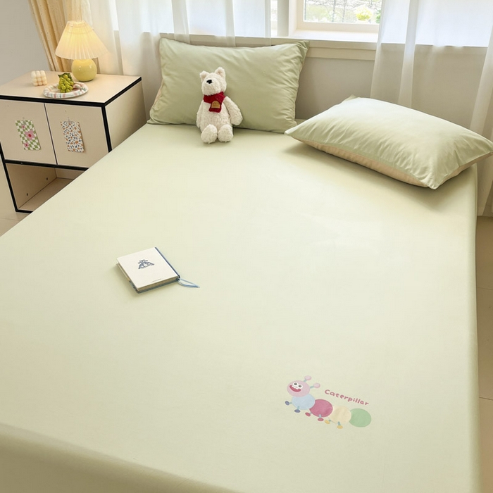 91家纺网 家纺一手货源 找家纺 泽西2025新品全棉卡通床笠 淘气虫-橄榄绿