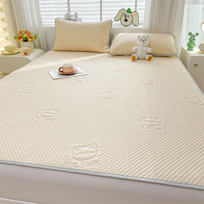 91家纺网 家纺一手货源 找家纺 慕木2025新款A类凉感丝小冰熊云母冰丝凉席床笠夏被系列  小冰熊-米白床席